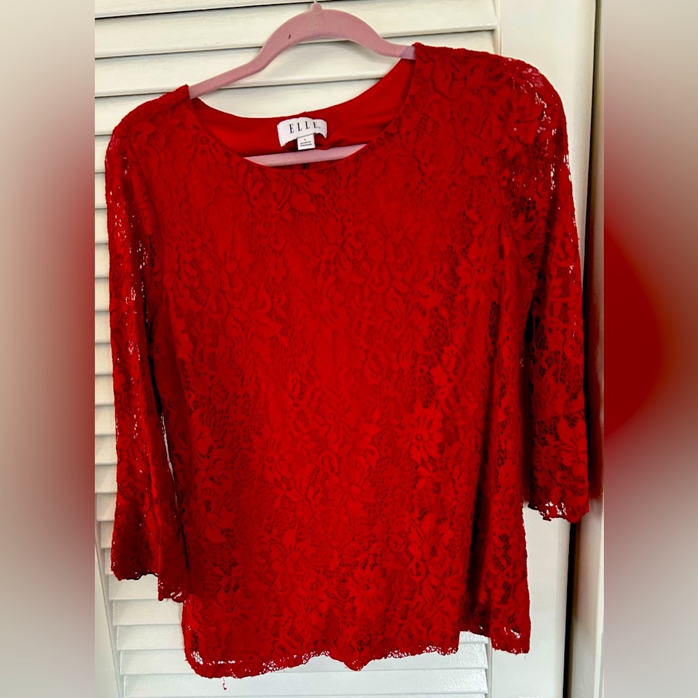 Elle Lace Red pull over top in size Large